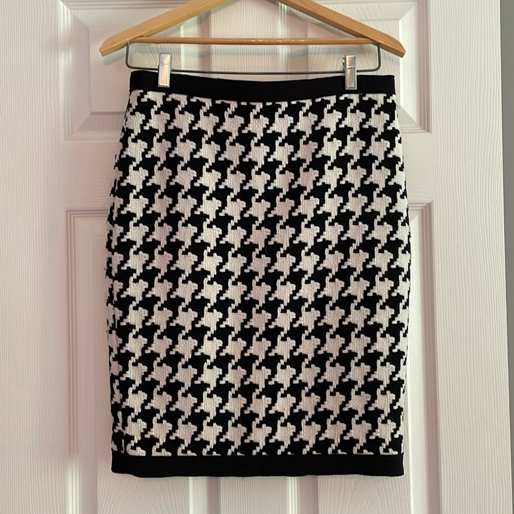 Hounds Tooth Pink Tartan Skirt Size 4